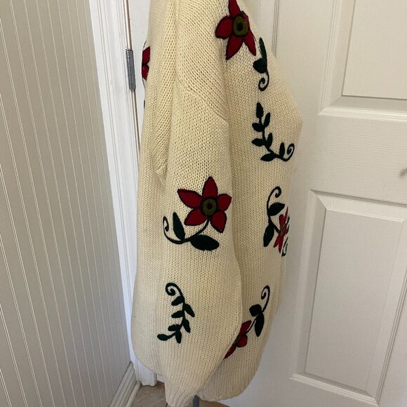 VINTAGE BRITISH OFF WHITE 100% WOOL APPLIQUED SWEATER - Picture 2 of 10